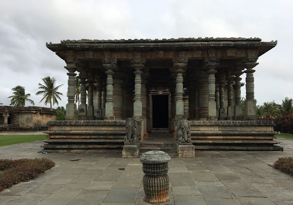 பகவன் சாந்திநாதர் திகம்பர் சமண கோயில், கர்நாடகா
