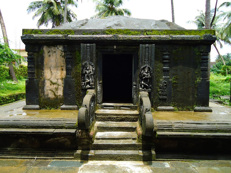 பட்கல் பார்சுவநாதர் பசாடி, கர்நாடகா