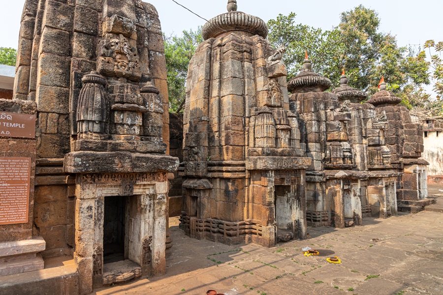 புவனேஸ்வரர் அஸ்தசம்பு சிவன் கோயில், ஒடிசா