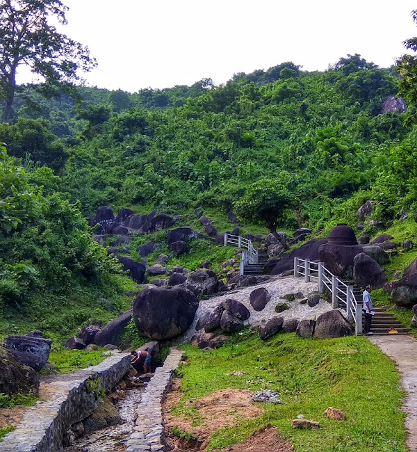 புத்த குடைவரை குகைக் கோவில், அசாம்