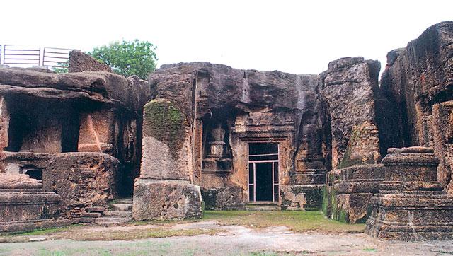 தம்னார் புத்த குகைக் கோவில், மத்தியப் பிரதேசம்
