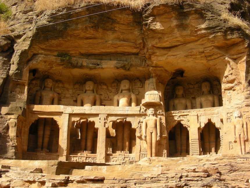 (கோபாச்சல் பர்வத்) கோபாச்சல் சமணக் குடைவரை கோவில், மத்தியப் பிரதேசம்