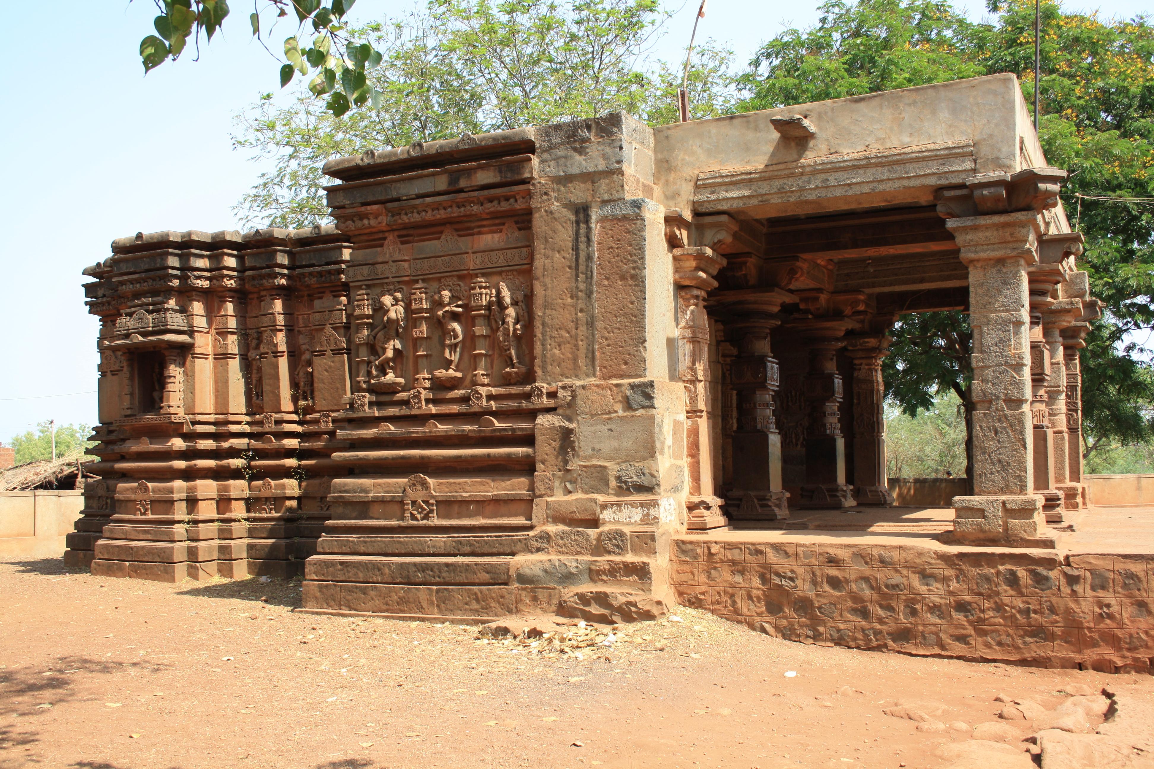 Jalasangvi Kalmeshwar Temple, Karnataka