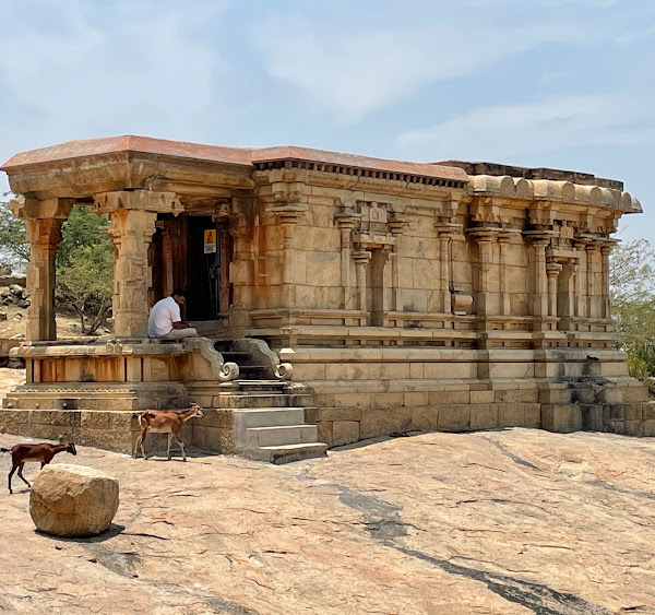 கடம்பர் மலை கோவில் வளாகம், புதுக்கோட்டை