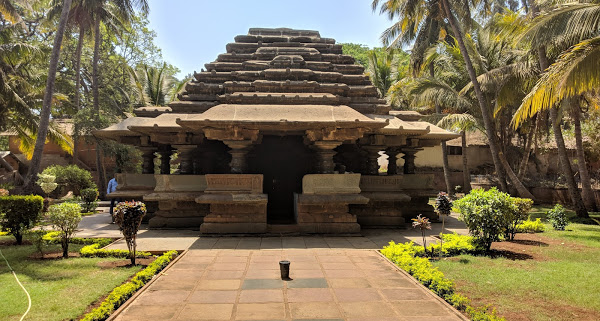 கமல் பஸ்தி சமண கோயில், கர்நாடகா