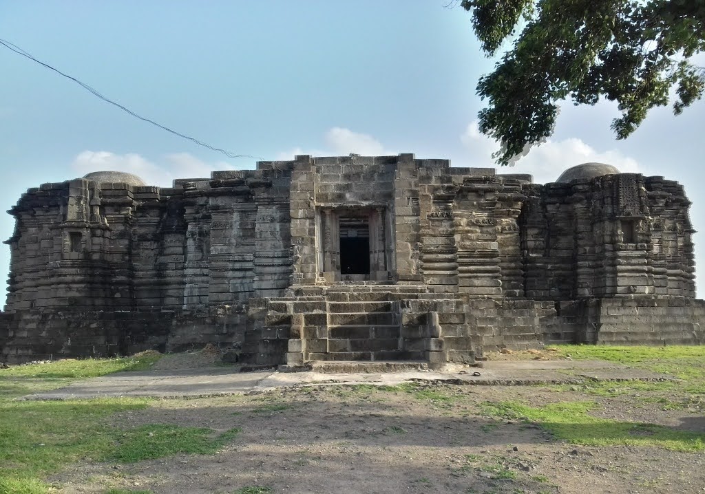 லாசூர் ஆனந்தேஷ்வர் கோயில், மகாராஷ்டிரா