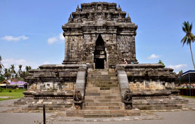 மெண்டுத்து பெளத்தக் கோயில், இந்தோனேசியா