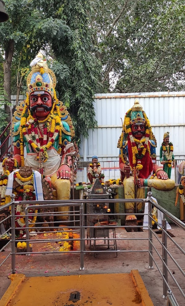 நடுப்பட்டி சிங்காரத்தோப்பு முனீஸ்வரர் திருக்கோயில், தர்மபுரி