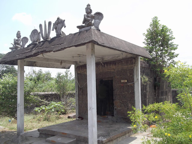 நெல்லிக்குப்பம்  ராதா சத்யபாமா சமேத ஸ்ரீ வேணுகோபாலஸ்வாமி  திருக்கோயில், காஞ்சிபுரம்