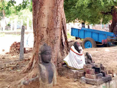 பிள்ளைபாளையம் பெளத்த சிலை