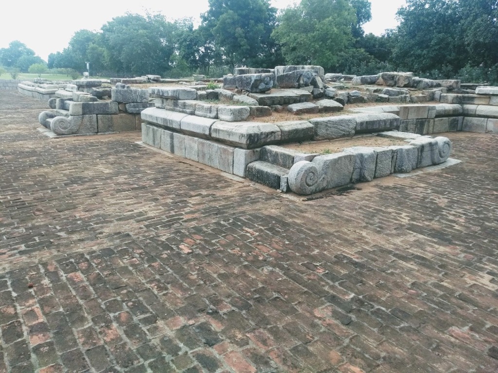 கொடும்பளூர் ஐவர் கோவில்