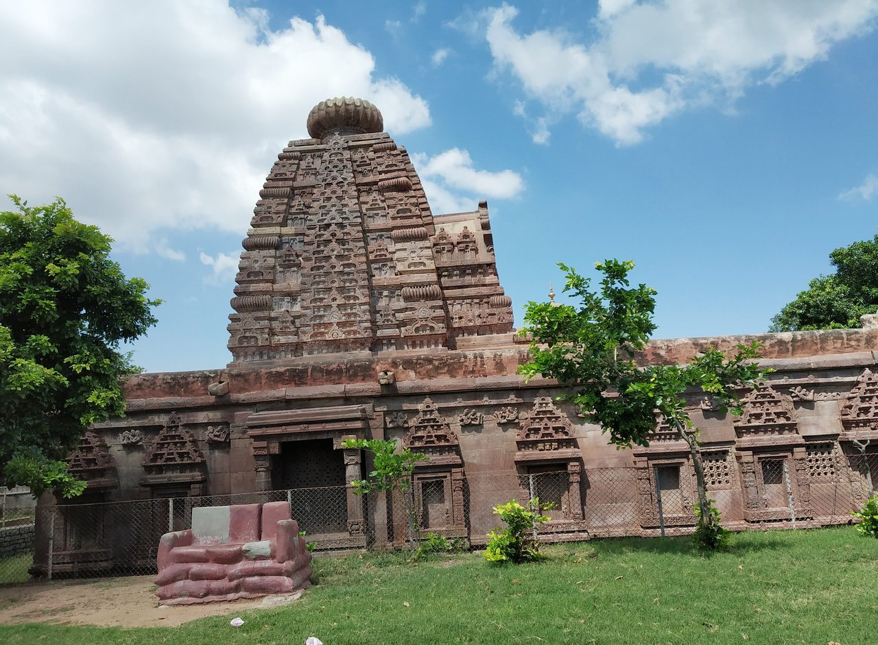 அருள்மிகு ஆலம்பூர் நவபிரம்மன் கோயில்