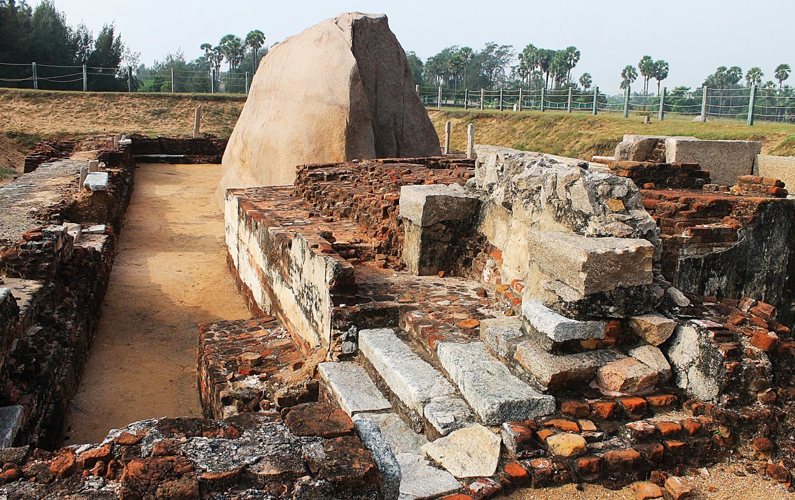 அருள்மிகு முருகன் திருக்கோவில், சாளுவன்குப்பம்
