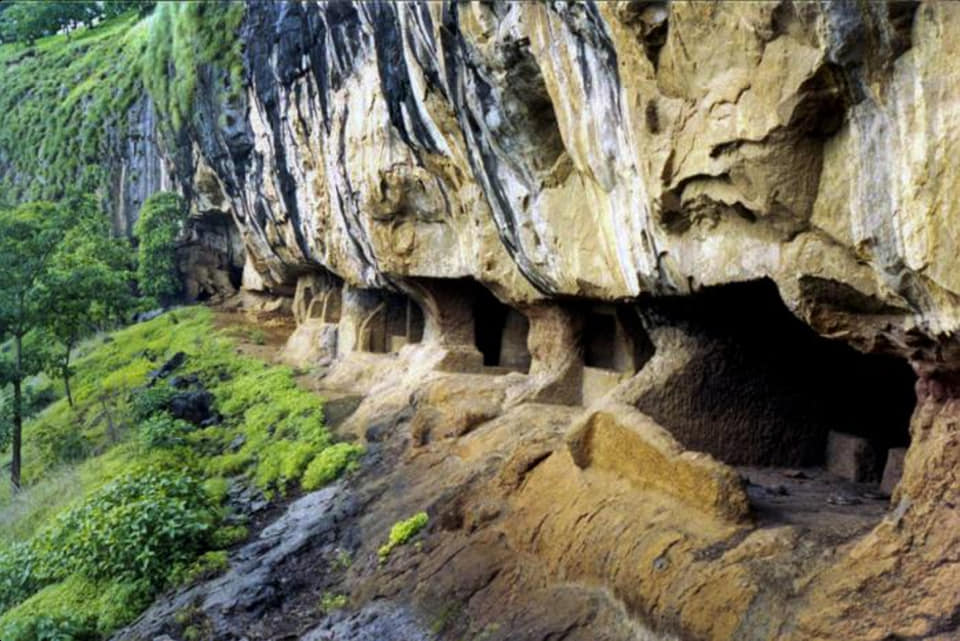 தானாலே புத்த குடைவரைக் கோயில்கள் புத்தக் குகைகள், மகாராஷ்டிரா