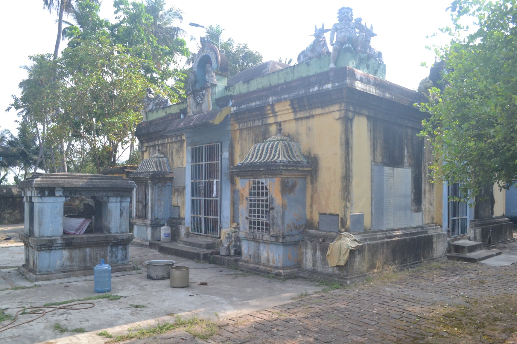Kazhukkaani Muttam Karunapuriswarar Shiva Temple, Mayiladuthurai
